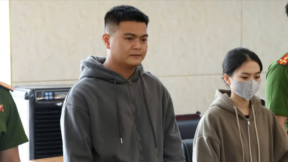 Chủ Công ty TNHH Sản xuất và Thương mại DANA FOOD tại cơ quan điều tra. Ảnh: CACC