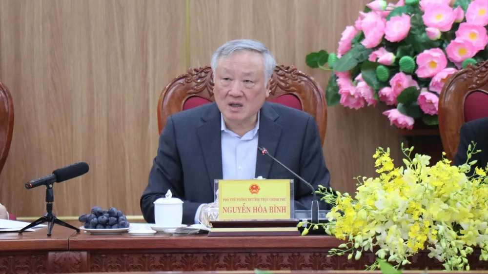 Phó Thủ tướng Thường trực Nguyễn Hòa Bình tại buổi làm việc với tỉnh Quảng Ngãi