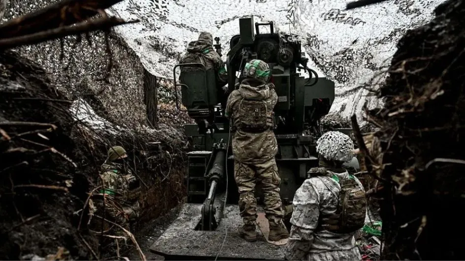 Binh sĩ Ukraine khai hỏa pháo tự hành 2S22 Bohdana nhằm vào nhân lực và trang thiết bị của Nga tại khu vực Pokrovsk thuộc tỉnh Donetsk ngày 23-1. Ảnh: Ukrinform