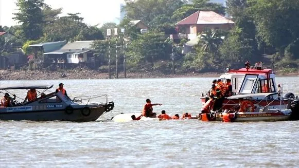 Sự cố lật thuyền đua trên sông Đồng Nai