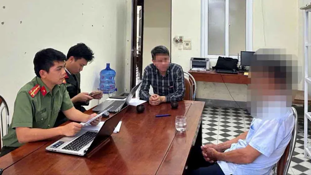 Cơ quan công an làm việc với trường hợp vi phạm 