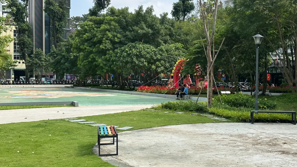 Các địa phương tiếp tục duy trì chăm sóc công viên, vườn hoa tạm