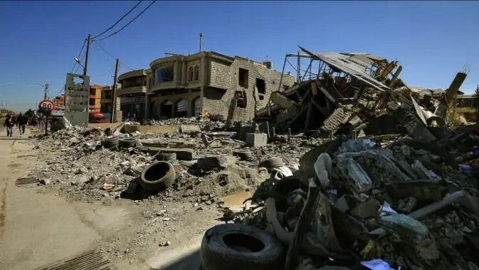 Một tòa nhà của lực lượng Hezbollah bị Israel phá hủy tại làng Douirs, Đông Lebanon. Ảnh: ZUMAPRESS.COM