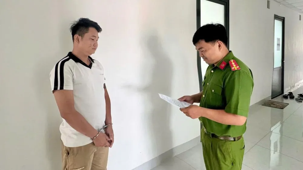 Cơ quan điều tra đọc lệnh bắt tạm giam đối với Nguyễn Văn Hiếu