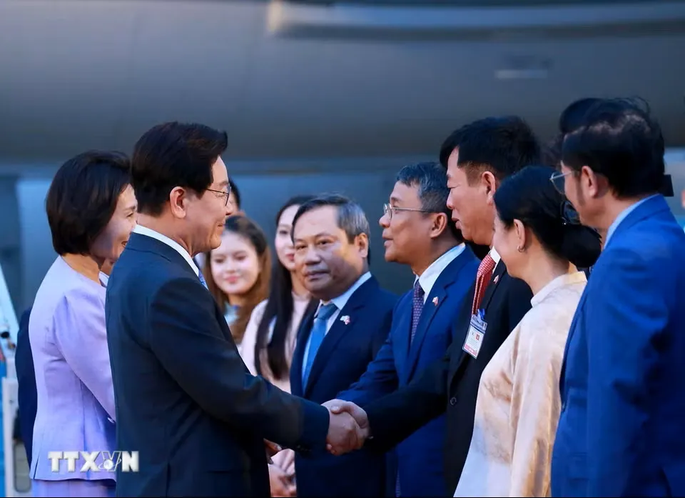 tong-thong-han-quoc-lee-jae-myung-va-phu-nhan-bat-dau-tham-cap-nha-nuoc-toi-viet-nam-21-3-17767763940681211072314.png