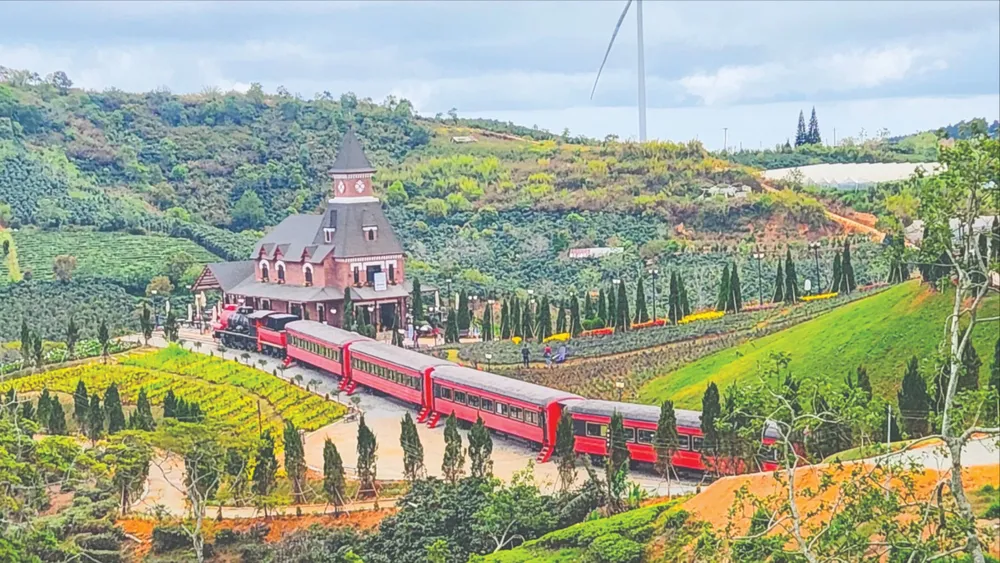 Một điểm tham quan du lịch ở giữa khu đồi chè Cầu Đất, phường Xuân Trường - Đà Lạt