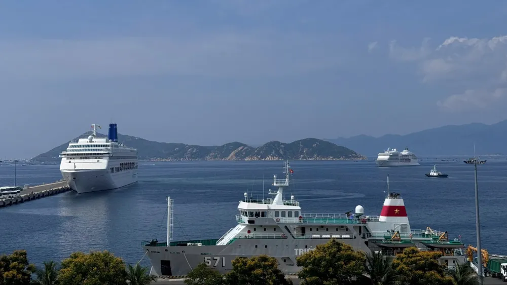 2 tàu biển quốc tế với hơn 2.000 du khách cập cảng Khánh Hòa