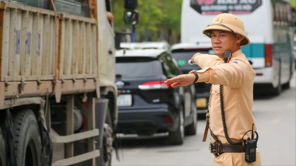 Lực lượng cảnh sát giao thông thực hiện nhiệm vụ trong dịp nghỉ lễ. Ảnh: CACC