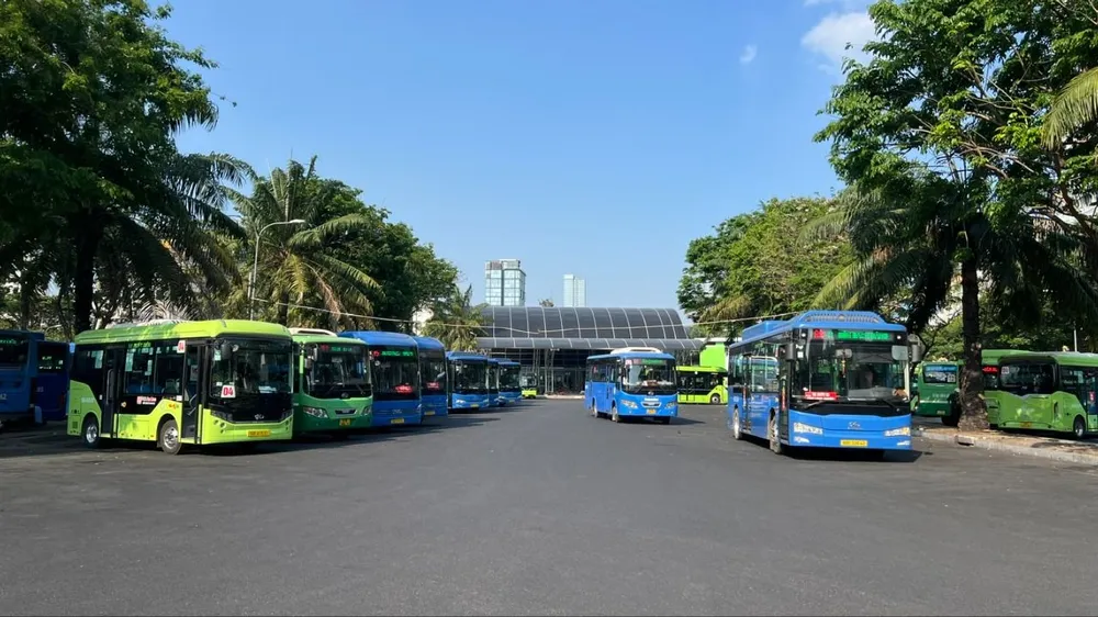 Bến xe buýt trong khuôn viên Trường Đại học Nông Lâm, phường Linh Xuân. Ảnh: QUỐC HÙNG
