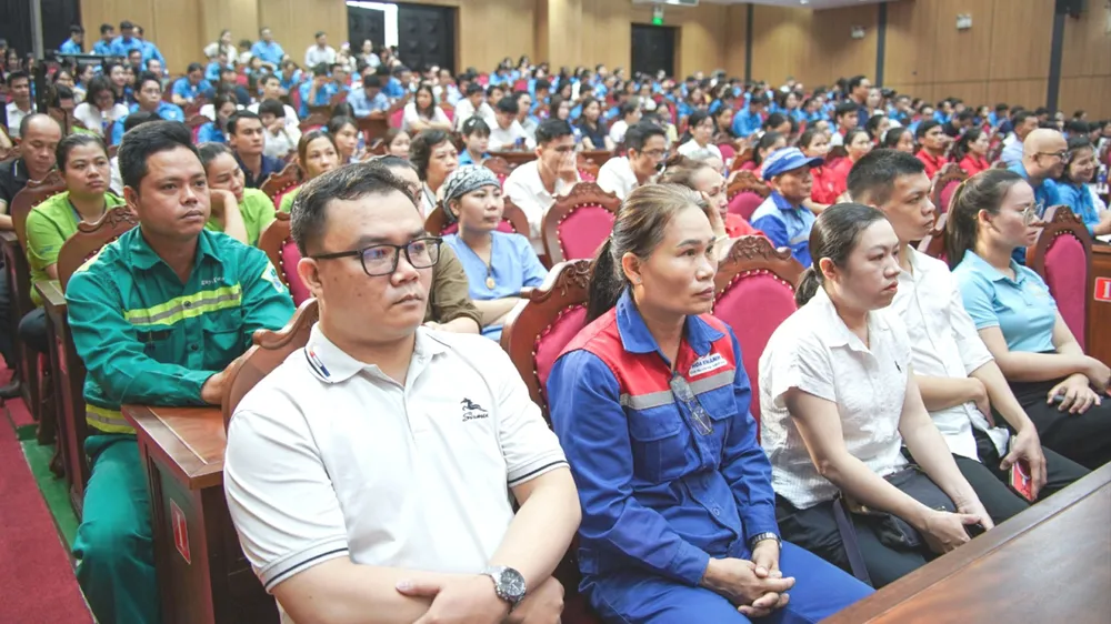 Hội nghị có hơn 300 đoàn viên, người lao động, đại diện cho hơn 220.000 đoàn viên tại 1.776 công đoàn cơ sở trên địa bàn TP Đà Nẵng. Ảnh: XUÂN QUỲNH