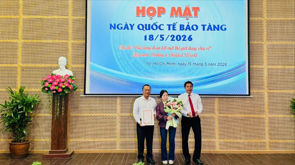 Bảo tàng - Thư viện Bà Rịa - Vũng Tàu trao thư cảm ơn gia đình ông Trần Minh Mai và bà Lê Thị Hạnh