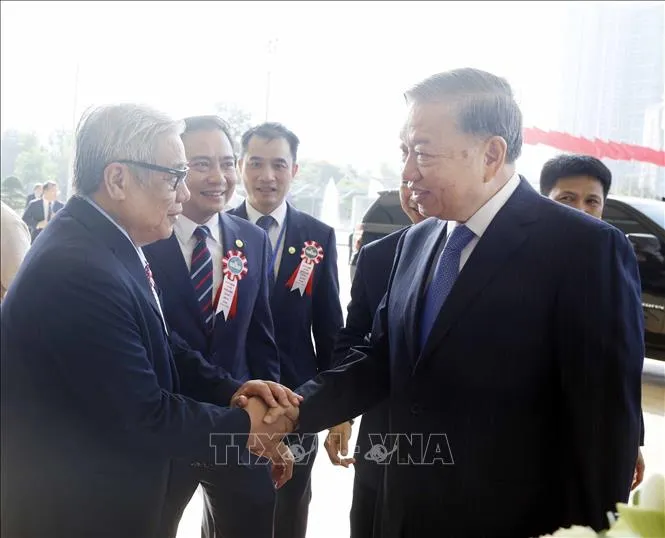 vna_potal_tong_bi_thu_chu_tich_nuoc_du_le_ky_niem_120_nam_ngay_truyen_thong_dai_hoc_quoc_gia_ha_noi_stand (9).jpg