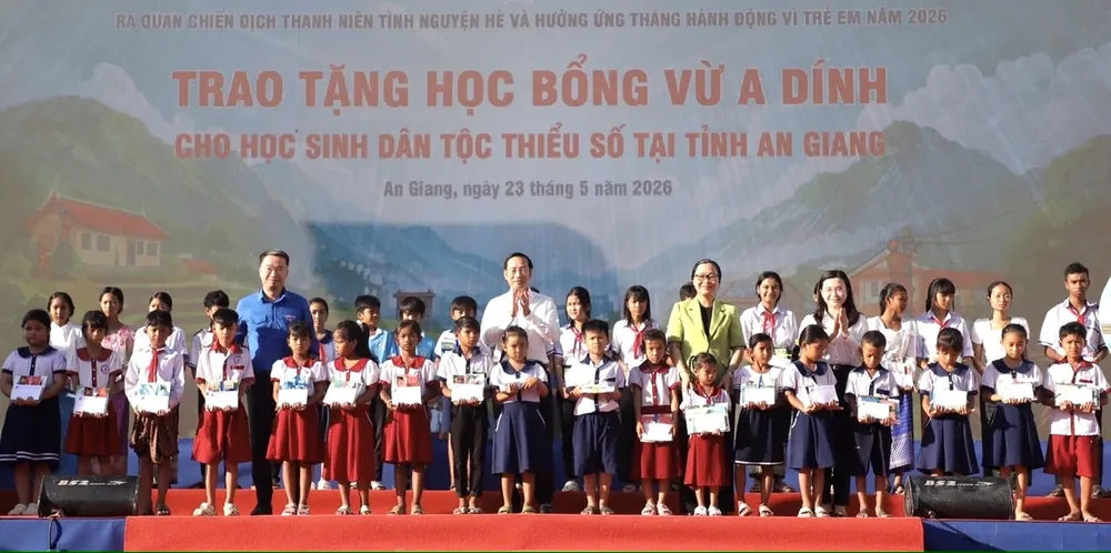 f6c8744c8361023f5b70-5986-1227.jpg