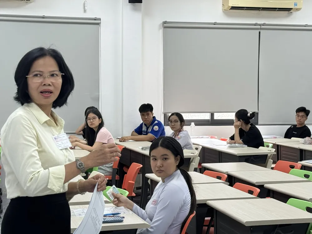 Thí sinh dự thi kỳ thi đánh giá năng lực đợt 1 tại điểm thi Trường ĐH Công nghiệp TPHCM .jpg