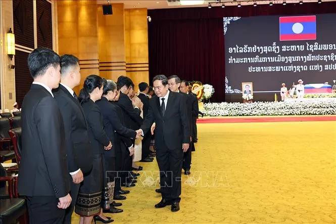 vna_potal_chu_tich_quoc_hoi_tran_thanh_man_vieng_chu_tich_quoc_hoi_lao_stand (1).jpg
