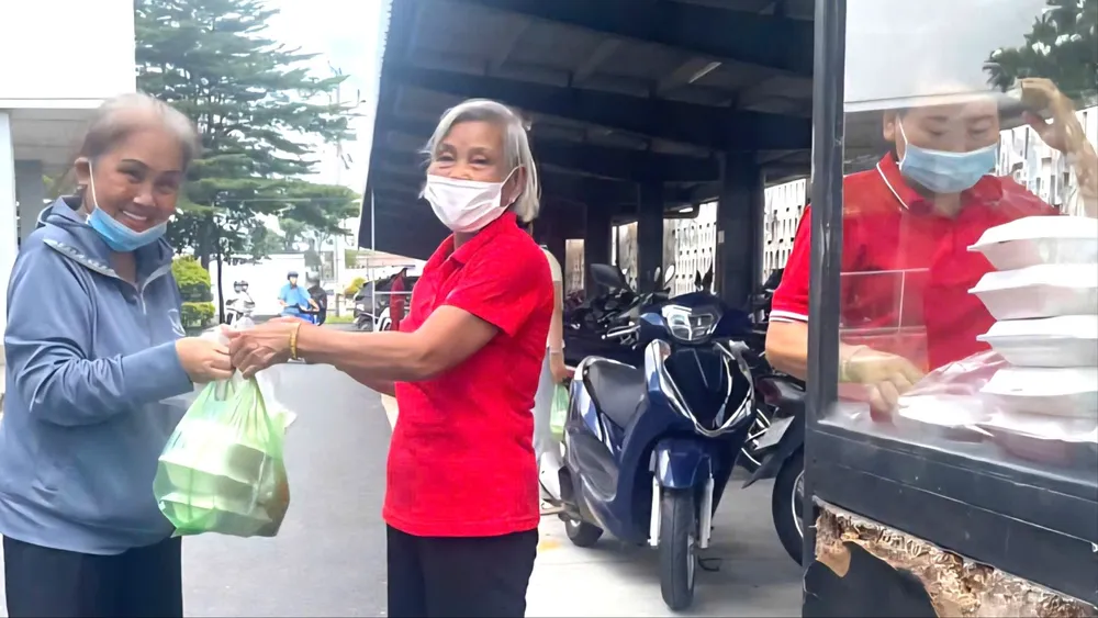 Bữa ăn miễn phí cho người khó khăn