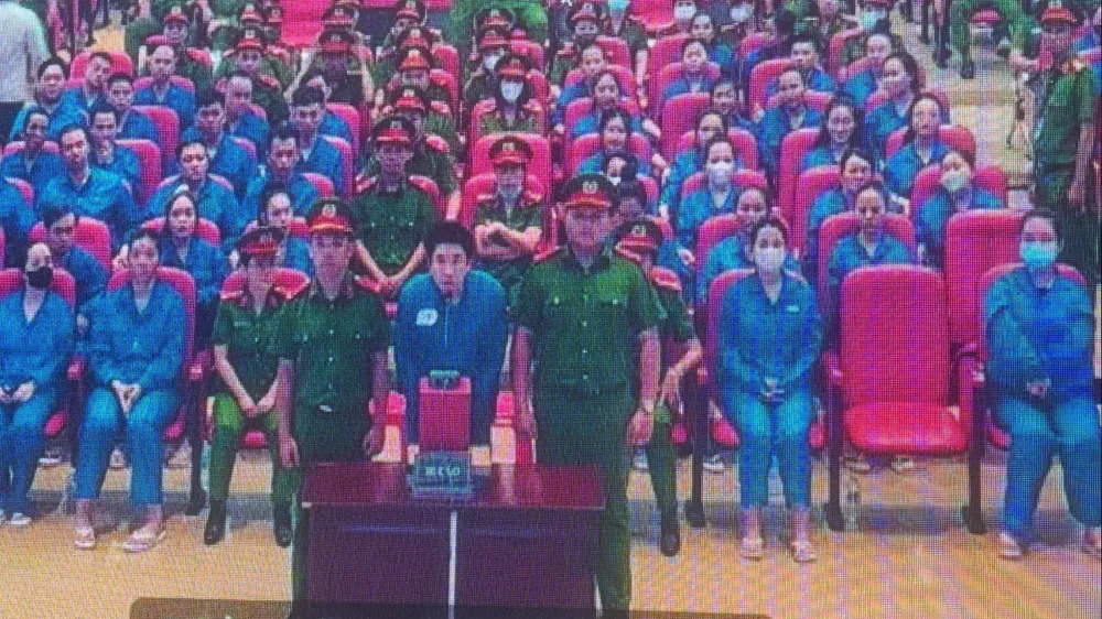 vu-vn10-ca-si-chi-dan.jpg