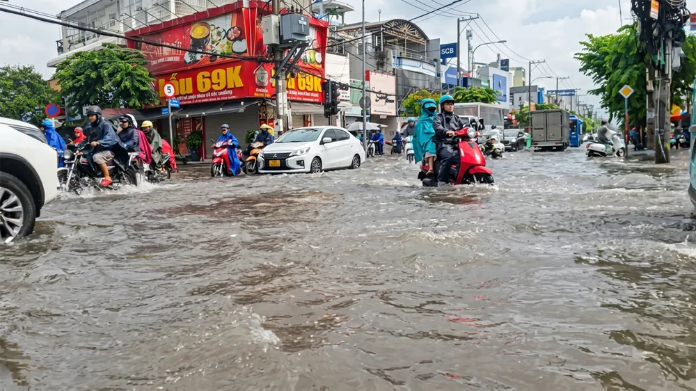 mua-lon-ngap-nuoc-ket-xe-un-u-khap-noi-00-5514-4573.jpg