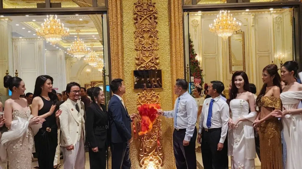  Lachateau Hotel đón nhận Quyết định công nhận hạng 5 sao