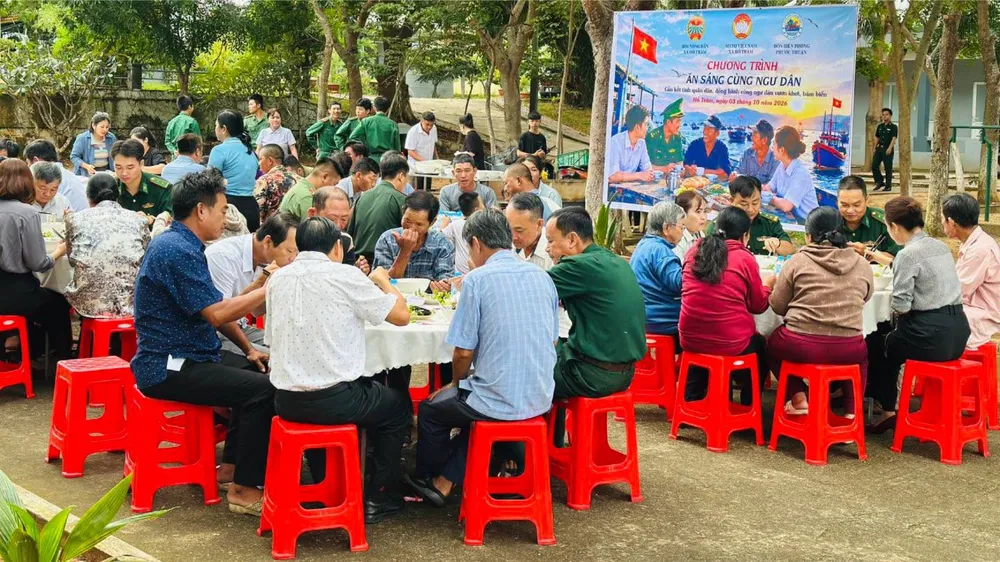 Ho Tram an sang cung ngu dan 2.jfif