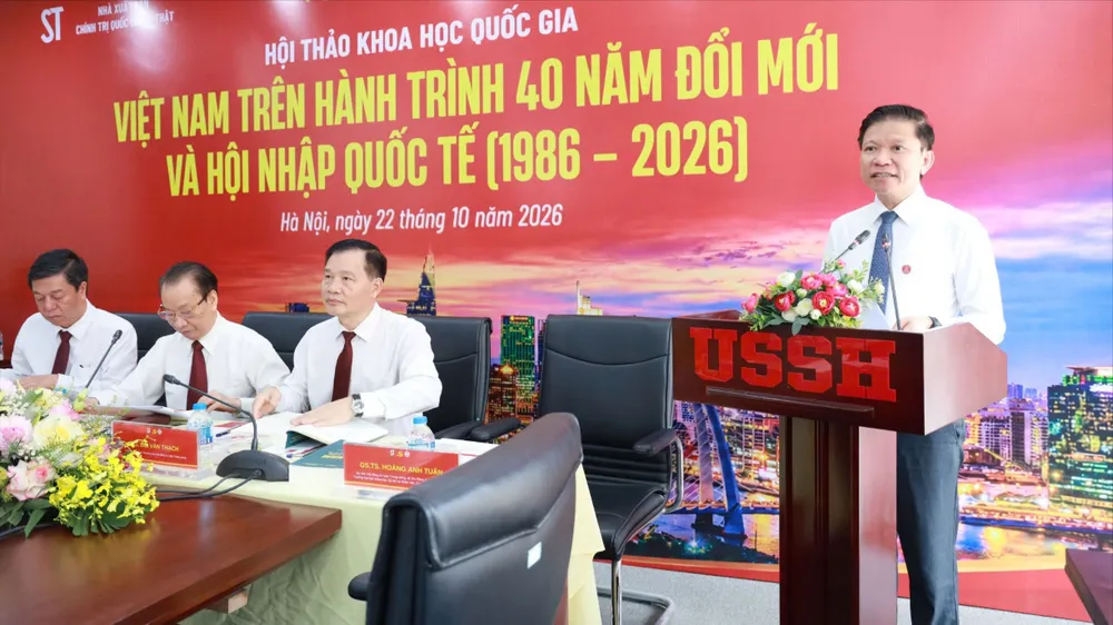 Hội thảo "Việt Nam trên hành trình 40 năm Đổi mới và hội nhập quốc tế" diễn ra chiều 22-10. Ảnh: NGUYỄN CHẮT
