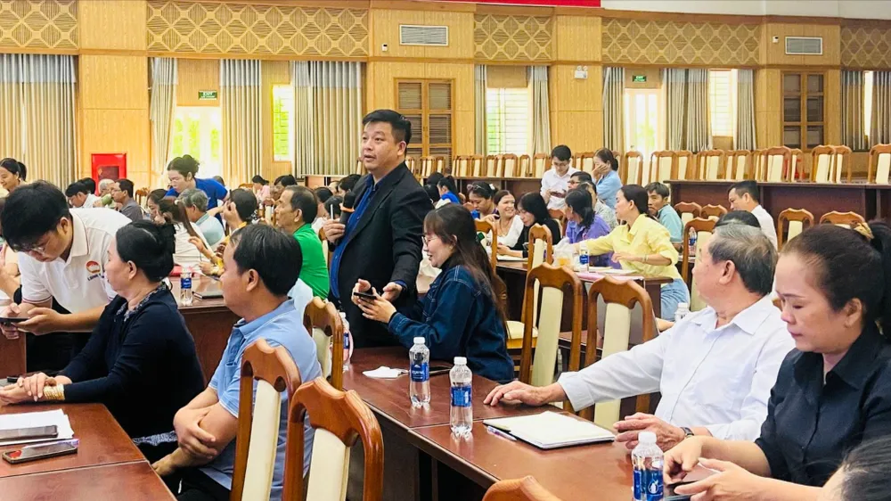 Lực lượng cơ sở ở xã Long Điền tập huấn nâng cao kỹ năng số