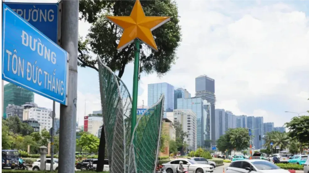 Đường Tôn Đức Thắng (phường Sài Gòn) gắn với công xưởng Ba Son - nơi Chủ tịch Tôn Đức Thắng từng làm việc và hoạt động cách mạng. Ảnh: HOÀNG TRIỀU