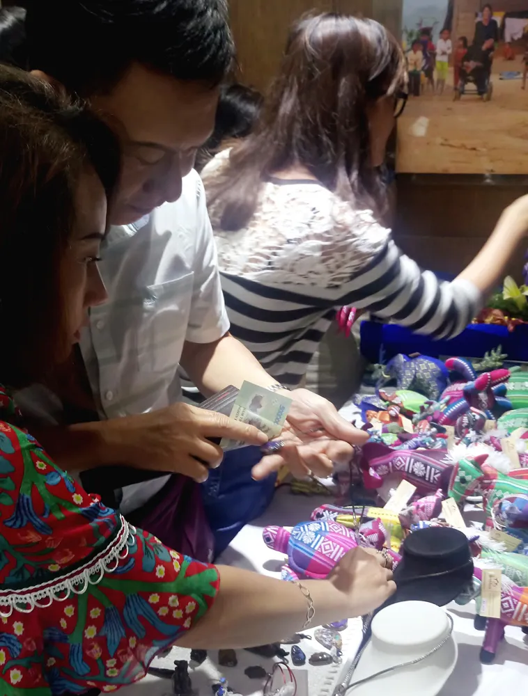 Nhà may mắn – câu chuyện 20 năm bên người khuyết tật Việt Nam của cô gái Thụy Sĩ ảnh 1