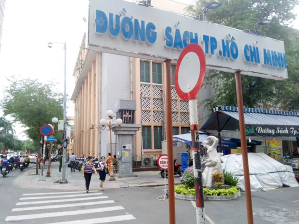 Đường sách lại có chỗ để xe ảnh 2