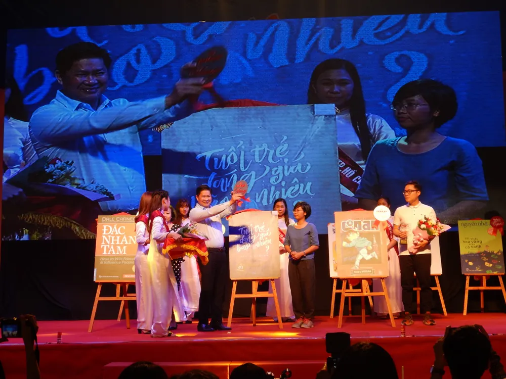 “Tuổi trẻ đáng giá bao nhiêu” đứng đầu danh sách bạn đọc yêu thích nhất  ảnh 1
