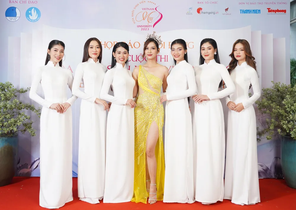 Hoa khôi Sinh viên Việt Nam 2020 Lê Thị Tường Vy (Trường Đại học Nam Cần Thơ) cùng một số thí sinh năm nay Hoa khôi Sinh viên Việt Nam 2020 Lê Thị Tường Vy (Trường Đại học Nam Cần Thơ) cùng một số thí sinh năm nay