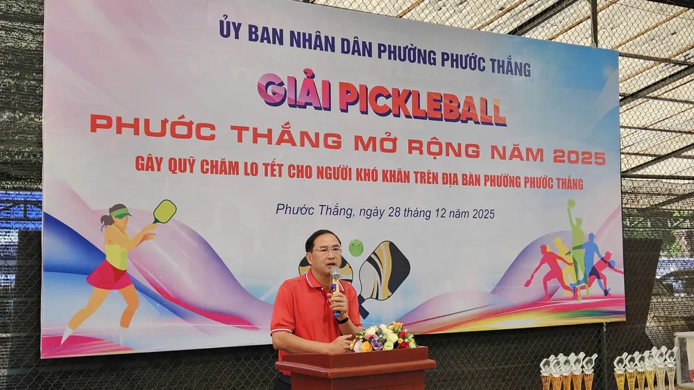 1.Ông Nguyễn Tấn Bản, Bí thư Đảng ủy, Chủ tịch HĐND phường Phước Thắng phát biểu khai mạc giải Pickleball.jpg