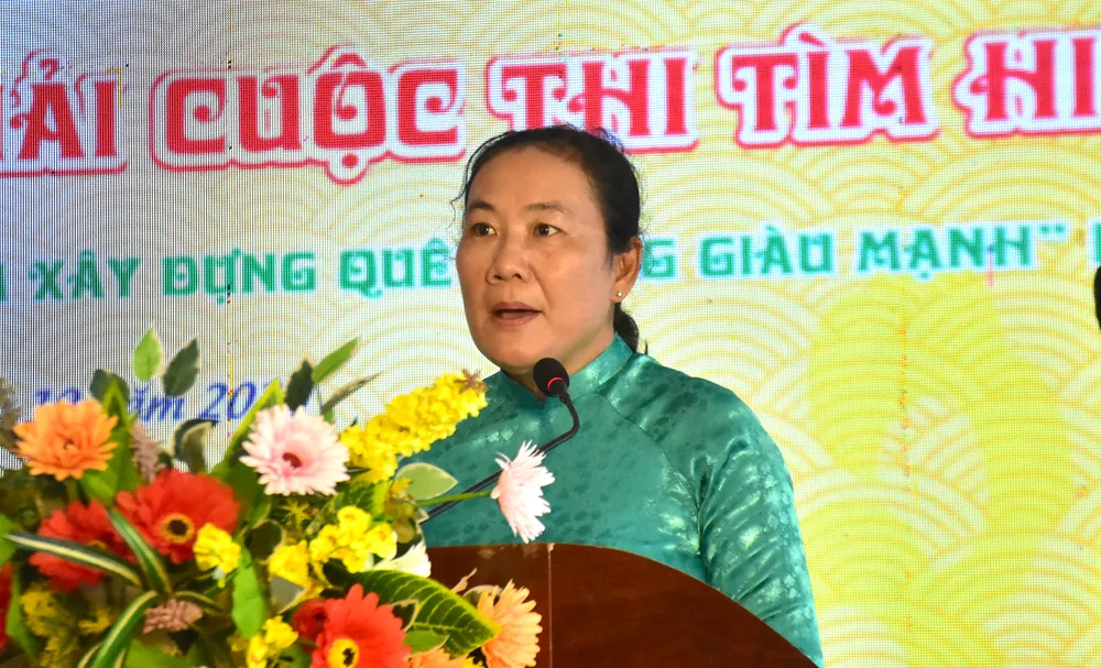 Bà Nguyễn Thị Thùy Trang, Giám đốc Thư viện tỉnh An Giang phát biểu tại buổi lễ. Ảnh: NAM KHÔI