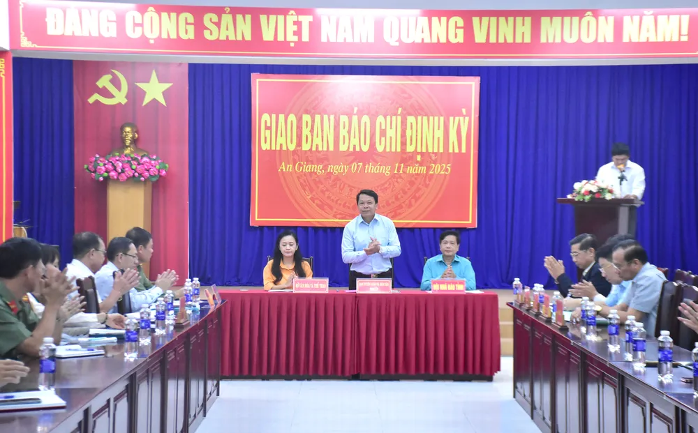 Quang cảnh cuộc họp. Ảnh: NAM KHÔI