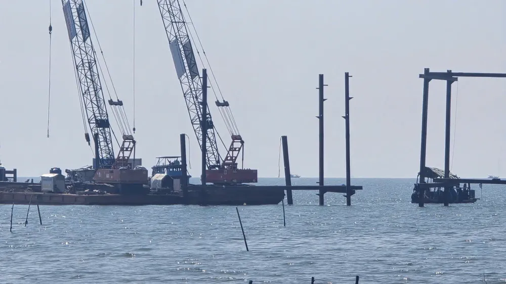 Nguyên nhân sự cố bước đầu xác định do Công ty TNHH Tư vấn Thiết kế Xây dựng Thuận Thành Kiên Giang ép cọc thép sàn trong hành lang an toàn tuyến cáp.