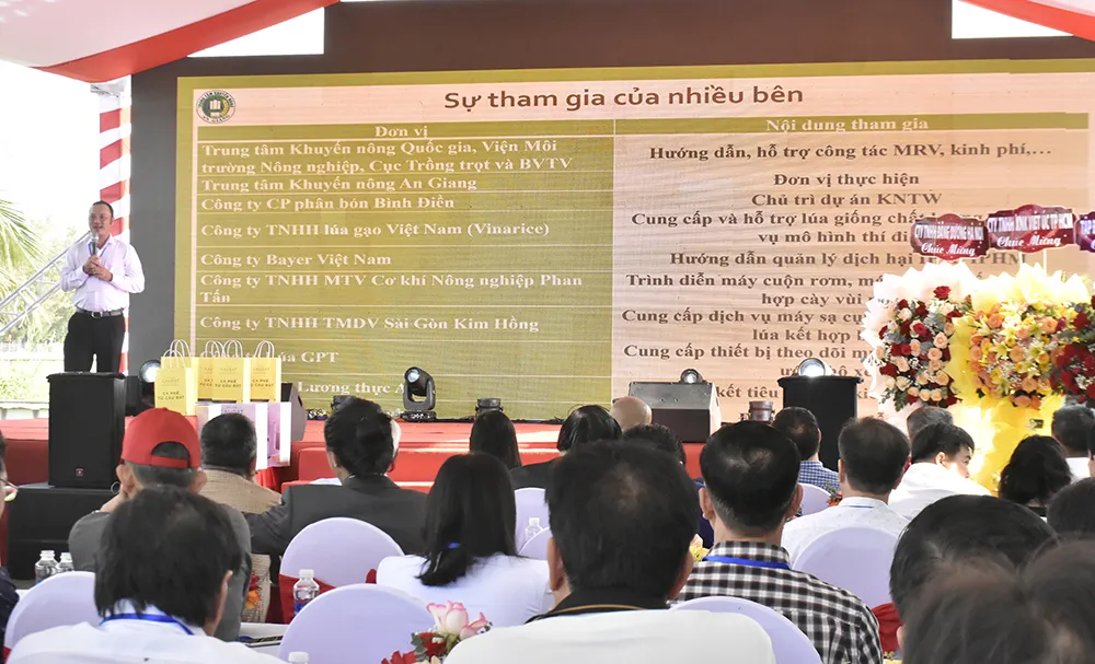 Đại diện Trung tâm Khuyến nông tỉnh An Giang trình bày tham luận