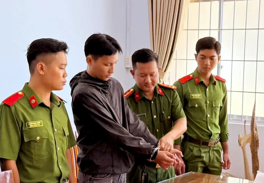 Cơ quan công an thi hành lệnh bắt tạm giam đối với bị can Trần Hửu Nghĩa