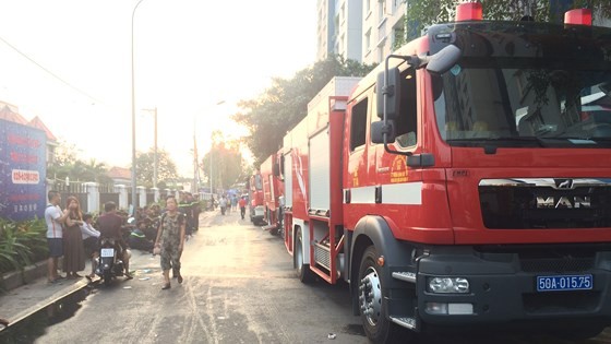 City leaders arrive in high-rise fire to direct firefighting task ảnh 2
