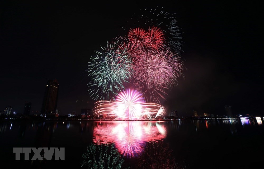 The firework display of Da Nang team of Vietnam (Photo: VNA)