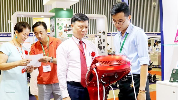 Visitors at the exhibition (Photo: SGGP)