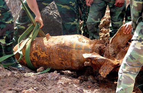 Big bomb unearthed in southwestern Tay Ninh province