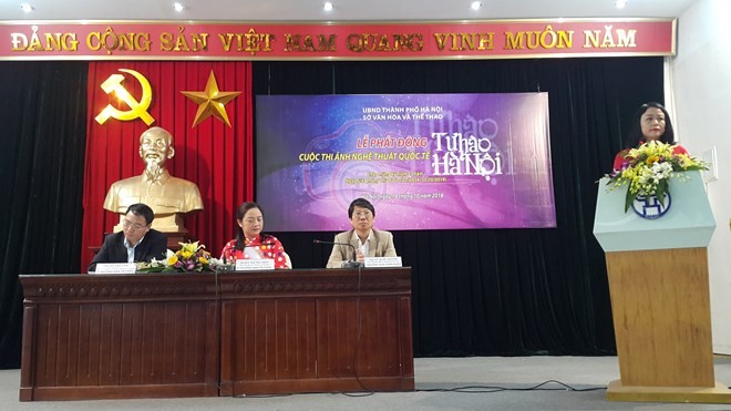 The event to launch the international photo contest 'Proud of Hanoi' on October 18 (Photo: VNA)