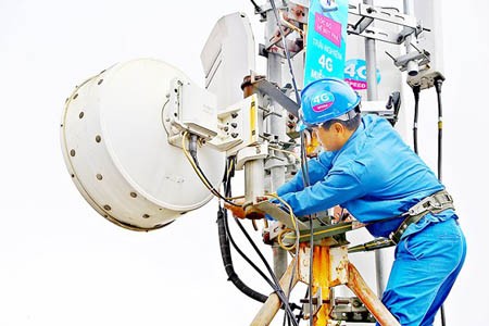 VinaPhone is one of the cellular network providers that offer 4G to customers. Photo by Tan Ba