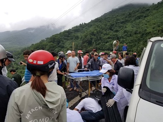 One dead, 21 injured in coach accident on country’s most beautiful mountain pass ảnh 2