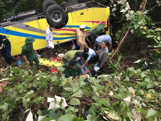 One dead, 21 injured in coach accident on country’s most beautiful mountain pass ảnh 1