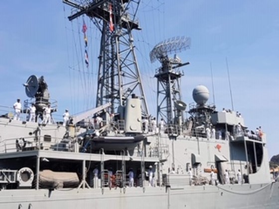 Australian royal navy ships conduct goodwill visit to Vietnam ảnh 2