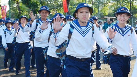 Young people in HCMC enthusiastically perform military services ảnh 3
