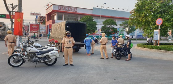 HCMC traffic police launch inspection campaign to crack down violations ảnh 2