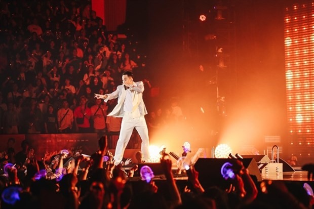 Son Tung M-TP on stage (Photo: Netflix)