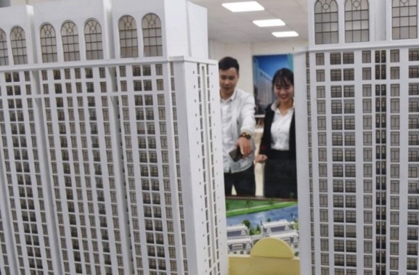 The interest rate for home loans is expected to be kept low next year in a bid to stimulate demand for the real estate market. — Photo openstock.vn